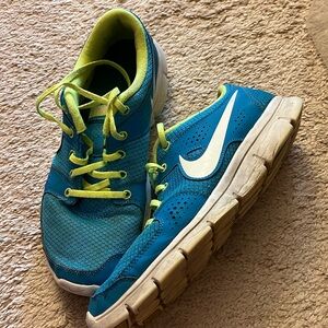 Women’s Nike Blue Tennis Shoe, Size 10